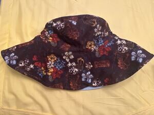 NWOT Disney Parks Minnie Mouse Floral Hawaiian Hula Girl Bucket Hat